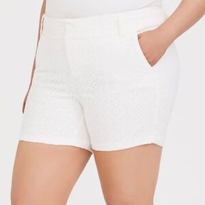 Torrid Sz 20 White Eyelet Short